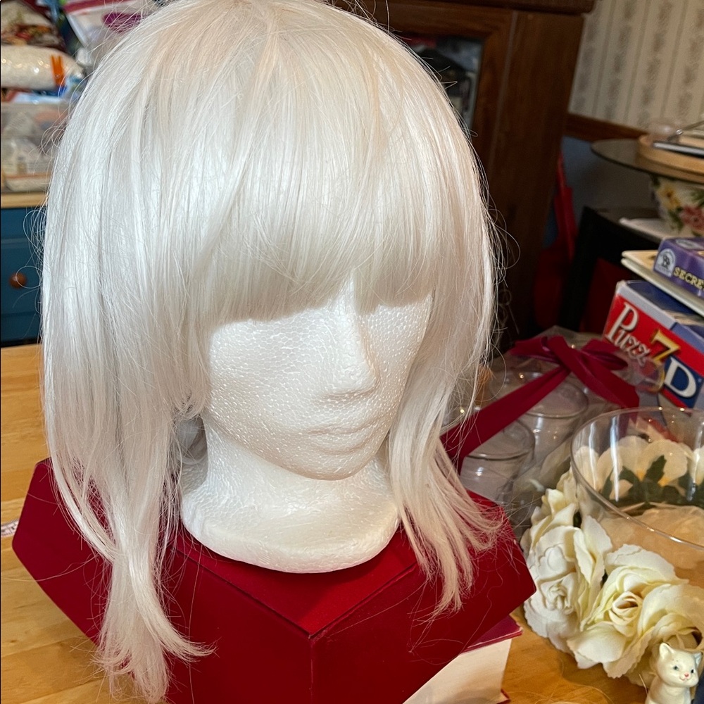 Area Silver Blonde Straight Layered Wig with Bangs - Classic Light Blonde